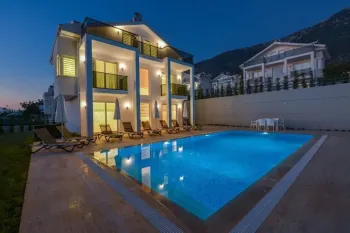 Lüks Ovacık Dağ Manzaralı Dört Yatak Odalı Villa